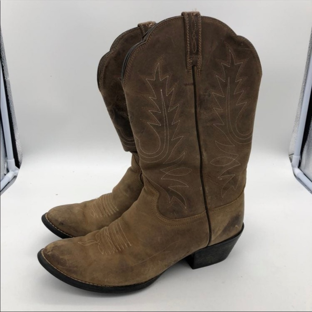 Ariat Women’s Distressed Brown Genuine Leather Heritage R Toe Western boots
